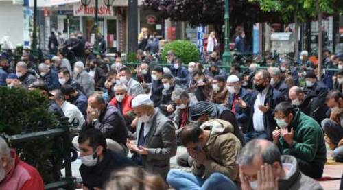 Eskişehir'de 74 gün sonra ilk cuma namazı