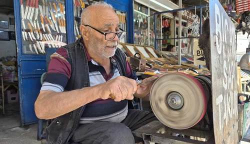 Eskişehir'de 82 yaşındaki usta mesleğini ilk günkü aşkla sürdürüyor
