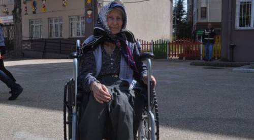 Eskişehir'de 92 yaşında sandık başına geldi