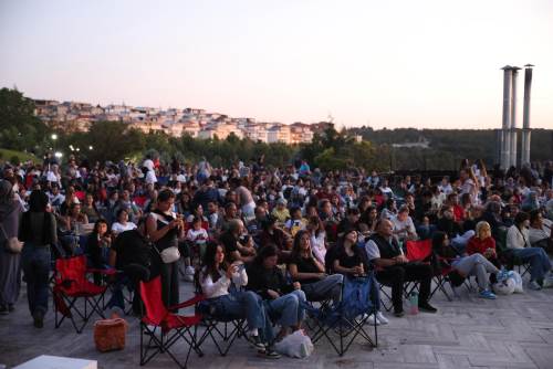 Eskişehir’de açık havada sinema keyfi devam ediyor