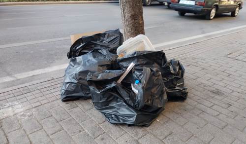 Eskişehir'de ağaç dipleri çöp olmaktan kurtulamıyor!