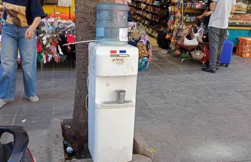 Eskişehir'de ağaca bağlı sebil dikkat çekiyor