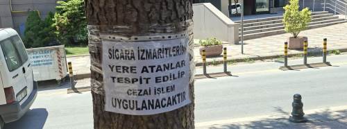 Eskişehir'de ağaçlara asılan duyurular dikkat çekti
