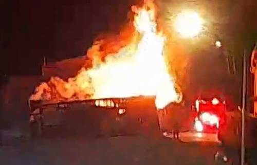 Eskişehir’de ahşap deposu alevlere teslim oldu