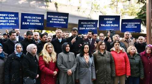 Eskişehir'de AK Parti'den su zammı protestosu