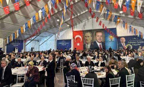 Eskişehir'de AK Parti'nin önemli isimleri iftarda şehit aileleri ve gazilerle bir araya geldi
