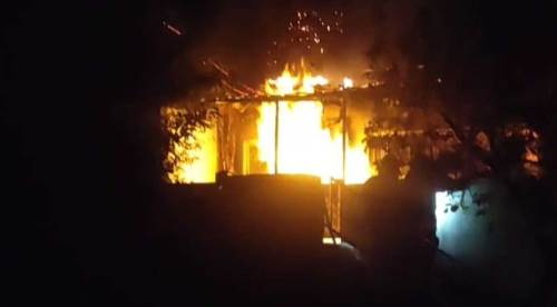 Eskişehir'de alevlere teslim olan evden onlar kurtuldu!