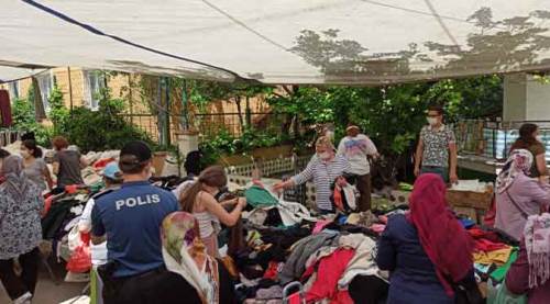 Eskişehir'de alışveriş heyecanı, koronavirüsü unutturdu!
