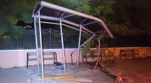 Eskişehir'de alkollü sürücü önüne ne geldiyse devirdi!