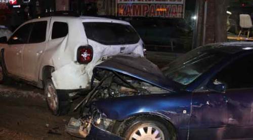 Eskişehir'de alkollü sürücü ortalığı birbirine kattı: 5 araca birden çarptı!