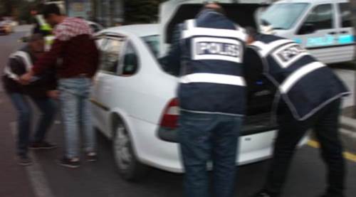 Eskişehir'de alkollü sürücünün aracından bakın ne çıktı...