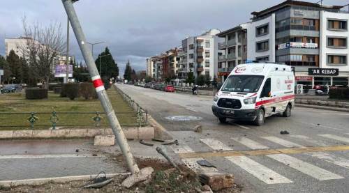Eskişehir'de ambulans kazası: Biri hekim 2 kişi yaralandı