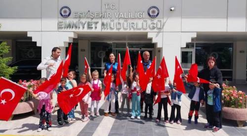 Eskişehir'de anaokulu öğrencileri İl Emniyet Müdürlüğü'nü ziyaret etti