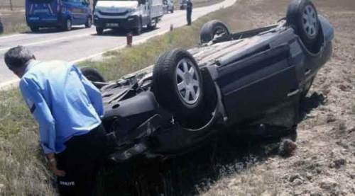 Eskişehir'de anne ve 2 çocuğunun olduğu araç takla attı