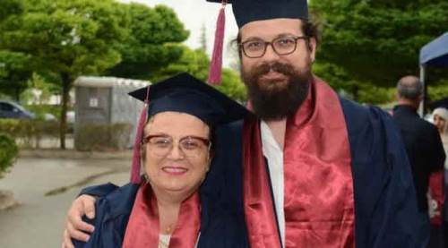 Eskişehir'de anne ve oğlunun mezuniyet heyecanı...