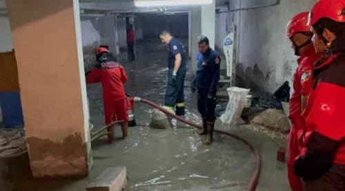Eskişehir'de apartman garajında tam 50 ton su...
