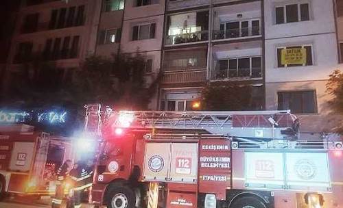 Eskişehir'de apartmanda büyük panik: Dumandan kaçmak için...