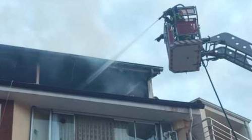 Eskişehir'de apartmanın teras katı alevlere teslim oldu