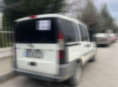 Eskişehir'de arabanın arkasına yazılan yazı dikkat çekti