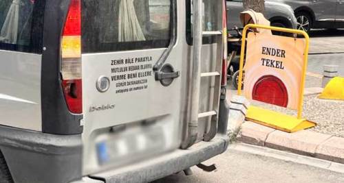 Eskişehir'de aracın üzerindeki yazı yüzlerde tebessüm bıraktı