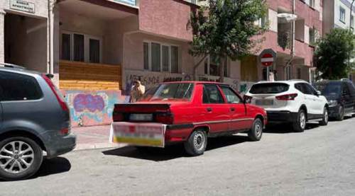 Eskişehir'de aracının arkasındaki reklam ...