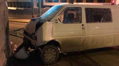 Eskişehir'de aracıyla duvara çarptı!