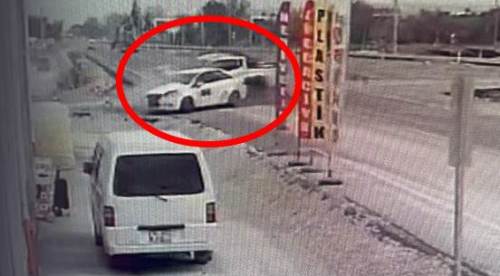 Eskişehir'de araçlar ters döndü: Kaza anbean güvenlik kamerasında