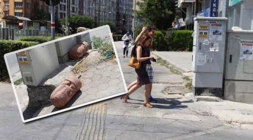 Eskişehir'de araçlarını sokmak için kırdılar!