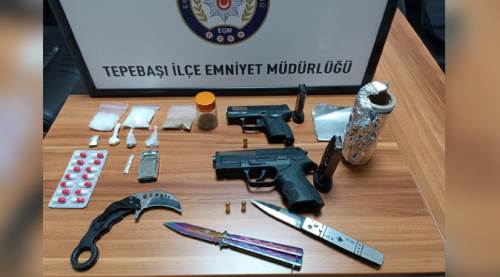 Eskişehir'de aranan 2 kişinin üzerinden çıkanlar...