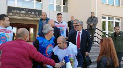 Eskişehir'de arbede: Merdivenden aşağı itti!