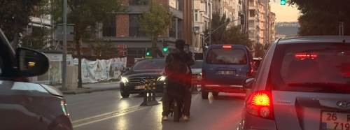 Eskişehir’de Atatürk Caddesi’nde tehlikeli yolculuk!