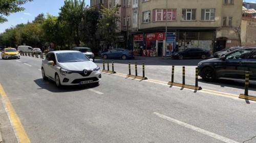 Eskişehir'de Atatürk Caddesi'ndeki dubalar esnafı ikiye böldü