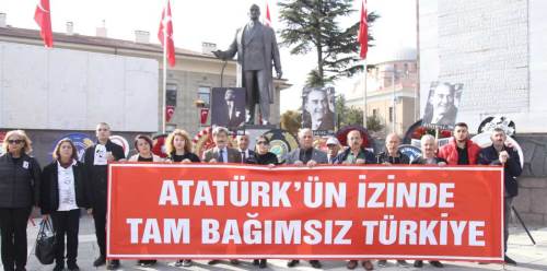 Eskişehir'de Atatürk'e saygı nöbeti 