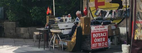 Eskişehir’de ayakkabı boyacılarının yüzü gülmüyor