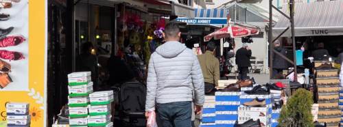 Eskişehir’de ayakkabı izdihamı: Uygun fiyatlara akın ettiler