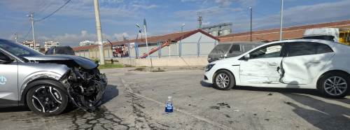 Eskişehir’de aynı noktada kazalar bitmiyor! İki araç birbirine girdi