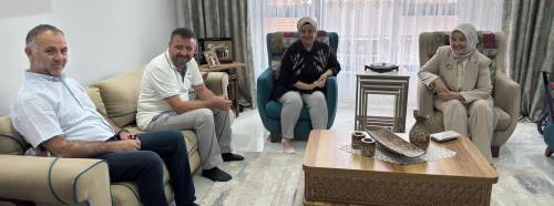 Eskişehir’de Bakan Yardımcısı Leman Yenigün’den koruyucu aileye ziyaret