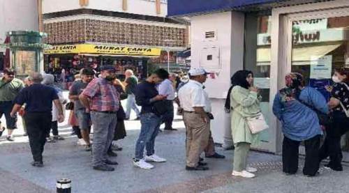 Eskişehir'de bankalarda kuyruk var!