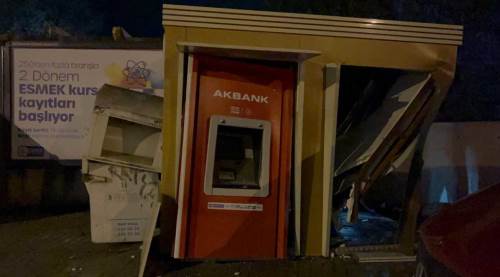Eskişehir'de bankamatiğe giren araçta 2 kişi yaralandı