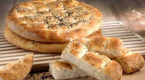 Eskişehir'de bayat pide hastanelik etti