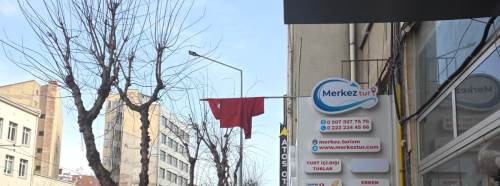 Eskişehir’de bayrağın durumu vatandaşların dikkatini çekti