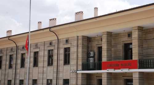 ESKİŞEHİR'DE BAYRAKLAR YARIYA İNDİ