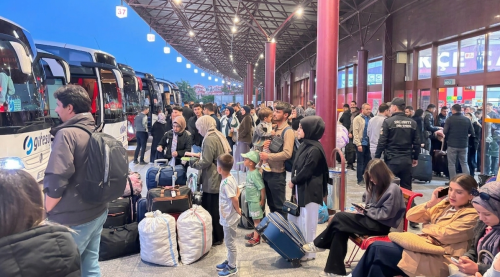 Eskişehir'de bayram dönüşü izdihamı: Otogarda adım atacak yer kalmadı!