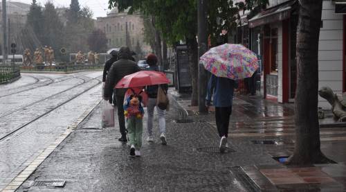 Eskişehir’de bayram sağanağına hazırlıksız yakalandılar