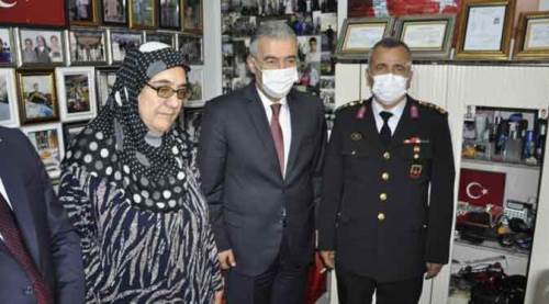 Eskişehir'de bayramda şehit ailesi unutulmadı