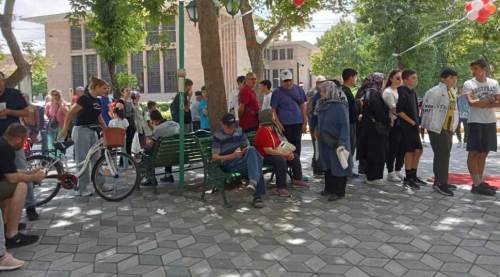 Eskişehir'de bedava dağıtıldı, metrelerce kuyruk oldu