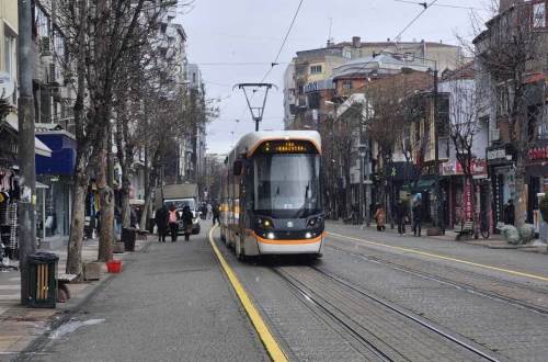 Eskişehir'de beklenen kar yağışı yüzünü gösterdi