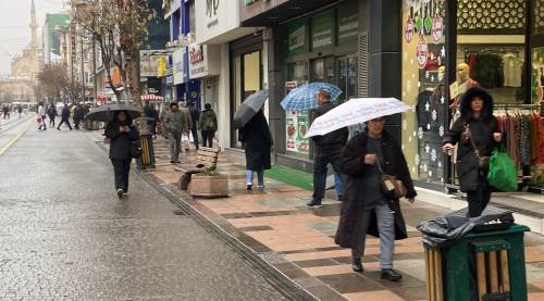 Eskişehir’de beklenen yağış etkisini gösterdi!