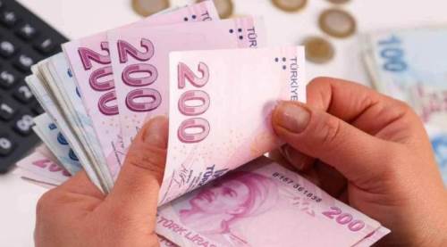 Eskişehir'de belediye önünde maaş açıklaması