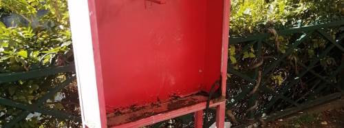 Eskişehir’de belediye yapıyor, vandallar yıkıyor!